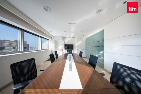 Снять в аренду офис в Sheikh Zayed Road, Дубай: 151м², № 58191 - фото 1