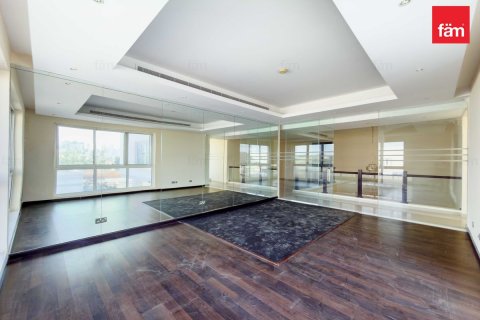 Снять в аренду виллу в Аль-Барше, Дубай: 5 спален, 1393.5м², № 92014 - фото 8