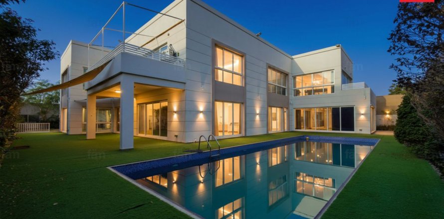 Вилла в Аль-Барше, Дубай, 5 спален, 1393.5м², № 92014