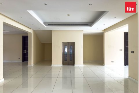 Снять в аренду виллу в Аль-Барше, Дубай: 5 спален, 1393.5м², № 92014 - фото 3