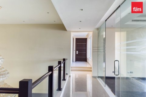 Снять в аренду виллу в Аль-Барше, Дубай: 5 спален, 1393.5м², № 92014 - фото 15