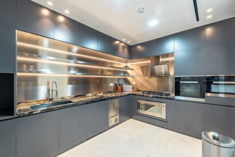 Apartment in Palm Jumeirah, Dubai 6 bedrooms, 1721 sq.m. № 96861 - photo 18