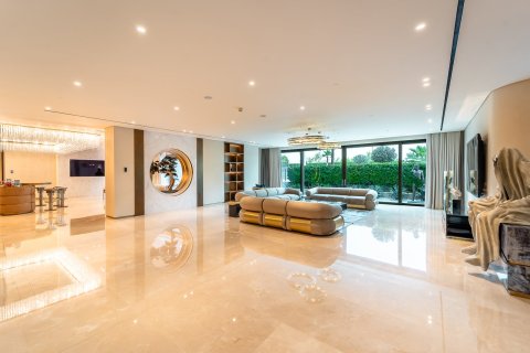Apartment in Palm Jumeirah, Dubai 6 bedrooms, 1721 sq.m. № 96861 - photo 9
