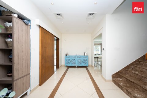 Villa in Dubai 3 bedrooms, 548.1 sq.m. № 70637 - photo 7