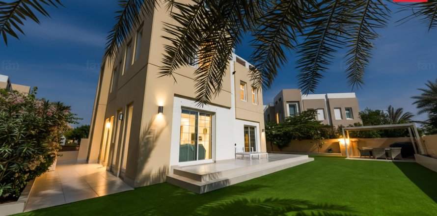 Villa in Dubai 3 bedrooms, 548.1 sq.m. № 70637
