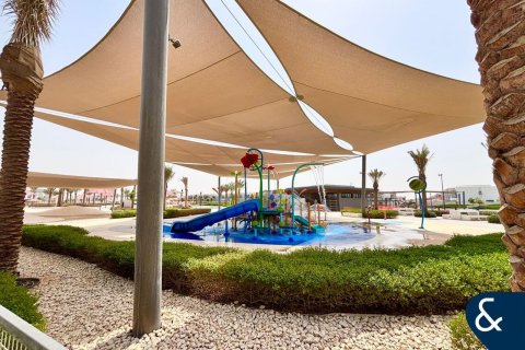 Снять в аренду виллу в The Valley, Дубай: 3 спальни, 174м², № 76465 - фото 15