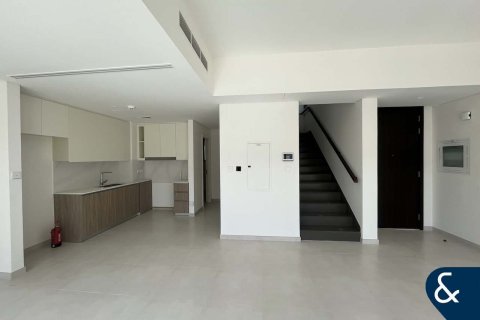 Снять в аренду виллу в The Valley, Дубай: 3 спальни, 174м², № 76465 - фото 4