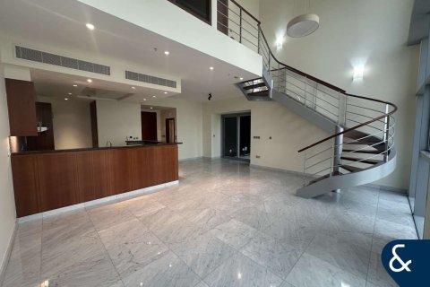 Dúplex en Central Park Tower, DIFC, Dubai, 2 dormitorios, 184 m², № 76463 - foto 1
