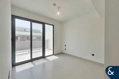 Снять в аренду виллу в Aura, Tilal Al Ghaf, Дубай: 3 спальни, 145м², № 76448 - фото 11