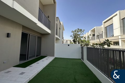 Снять в аренду виллу в Aura, Tilal Al Ghaf, Дубай: 3 спальни, 145м², № 76448 - фото 12