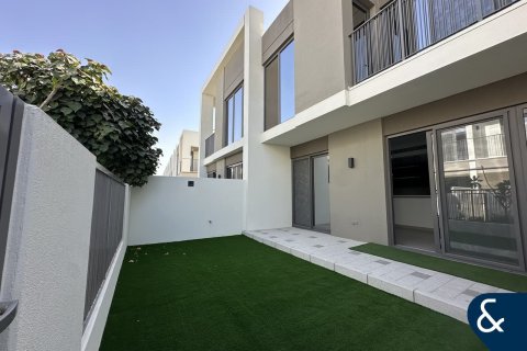 Снять в аренду виллу в Aura, Tilal Al Ghaf, Дубай: 3 спальни, 145м², № 76448 - фото 1