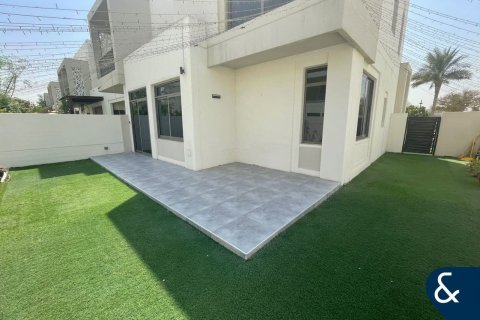 Villa in Hayat Townhouses, Town Square, Dubai 4 bedrooms, 268 sq.m. № 76461 - photo 1