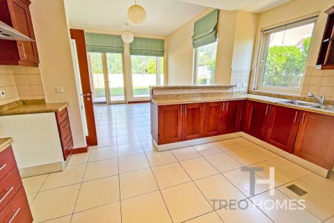 Снять в аренду виллу в Арабиан Ранчес, Дубай: 3 спальни, 294м², № 13537 - фото 20