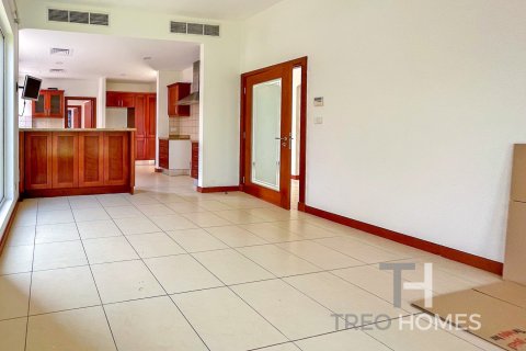 Снять в аренду виллу в Арабиан Ранчес, Дубай: 3 спальни, 294м², № 13537 - фото 7