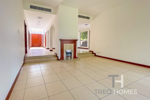 Снять в аренду виллу в Арабиан Ранчес, Дубай: 3 спальни, 294м², № 13537 - фото 4