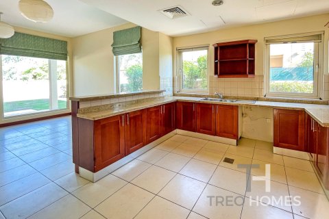Снять в аренду виллу в Арабиан Ранчес, Дубай: 3 спальни, 294м², № 13537 - фото 19