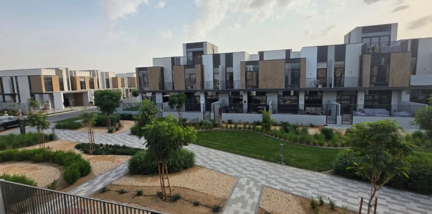 Adosado en Dubai, 3 dormitorios, 168 m², № 83650