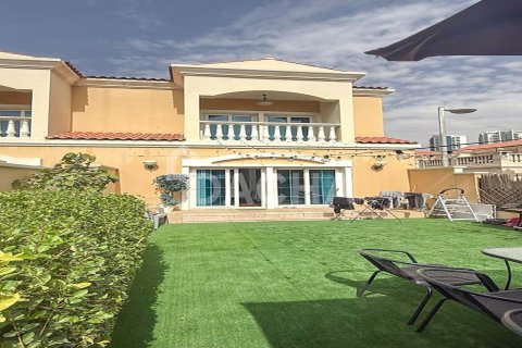 Townhouse in Jumeirah Village Circle, Dubai 2 bedrooms, 180 sq.m. № 104860