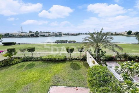 Villa en Dubai, 3 dormitorios, 375 m², № 6659 - foto 1
