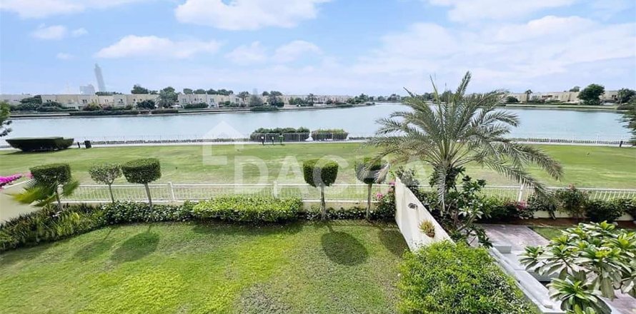 Villa en Dubai, 3 dormitorios, 375 m², № 6659