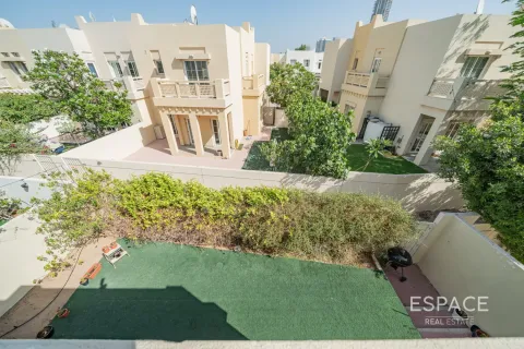 Villa in The Lakes, Dubai 3 bedrooms, 243 sq.m. № 61729 - photo 20