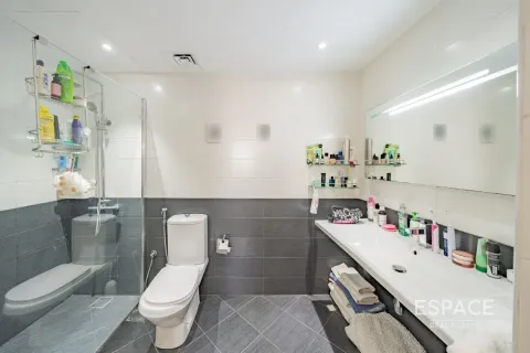 Villa in The Lakes, Dubai 3 bedrooms, 243 sq.m. № 61729 - photo 10