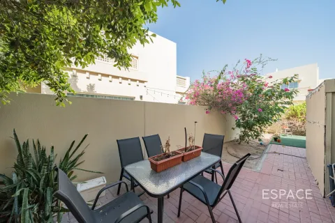 Villa in The Lakes, Dubai 3 bedrooms, 243 sq.m. № 61729 - photo 16