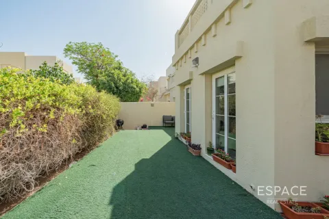 Villa in The Lakes, Dubai 3 bedrooms, 243 sq.m. № 61729 - photo 18