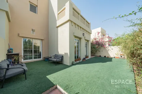 Villa in The Lakes, Dubai 3 bedrooms, 243 sq.m. № 61729 - photo 1