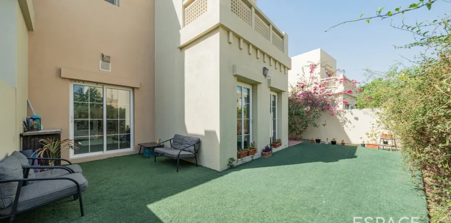 Villa in The Lakes, Dubai 3 bedrooms, 243 sq.m. № 61729