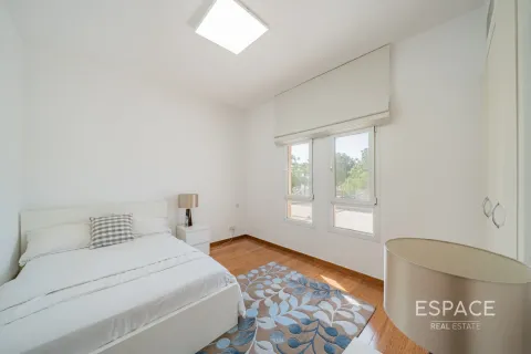 Villa in The Lakes, Dubai 3 bedrooms, 243 sq.m. № 61729 - photo 5