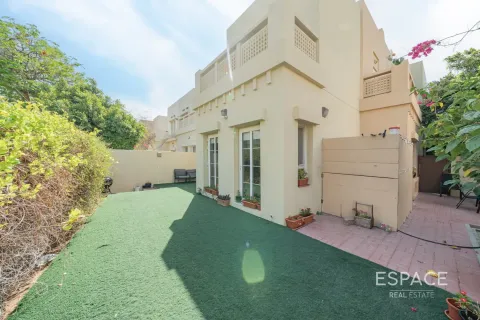 Villa in The Lakes, Dubai 3 bedrooms, 243 sq.m. № 61729 - photo 17