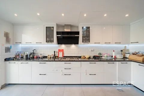 Villa in The Lakes, Dubai 3 bedrooms, 243 sq.m. № 61729 - photo 14