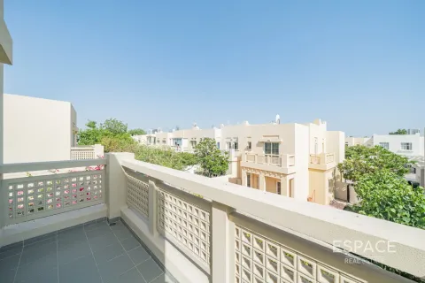 Villa in The Lakes, Dubai 3 bedrooms, 243 sq.m. № 61729 - photo 19