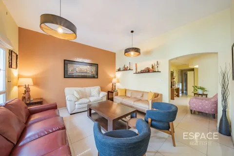 Villa in The Lakes, Dubai 3 bedrooms, 282 sq.m. № 61730 - photo 3