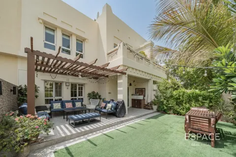 Villa in The Lakes, Dubai 3 bedrooms, 282 sq.m. № 61730 - photo 12