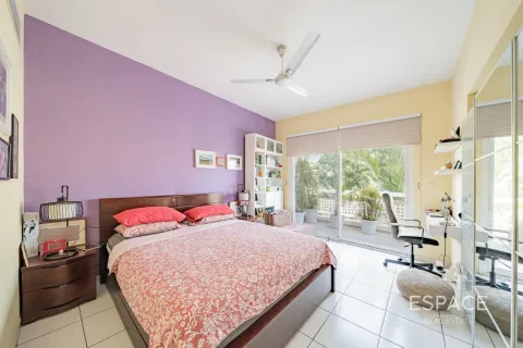 Villa in The Lakes, Dubai 3 bedrooms, 282 sq.m. № 61730 - photo 7