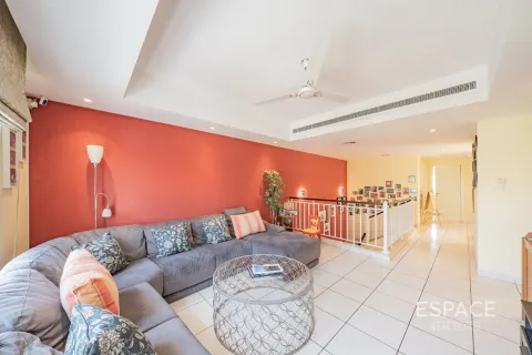 Villa in The Lakes, Dubai 3 bedrooms, 282 sq.m. № 61730 - photo 4