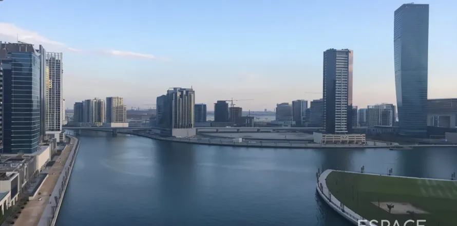 Appartement à Business Bay, Dubai, 1 chambre, 79 m², № 61743