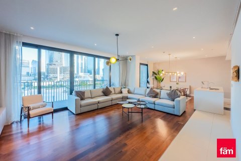 Apartment in Al Wasl, Dubai 3 bedrooms, 215.8 sq.m. № 50629 - photo 1