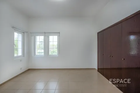 Снять в аренду виллу в Арабиан Ранчес, Дубай: 4 спальни, 361м², № 71369 - фото 9