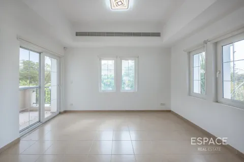 Снять в аренду виллу в Арабиан Ранчес, Дубай: 4 спальни, 361м², № 71369 - фото 7