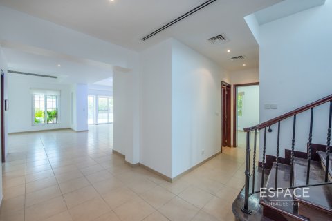 Снять в аренду виллу в Арабиан Ранчес, Дубай: 4 спальни, 361м², № 71369 - фото 5