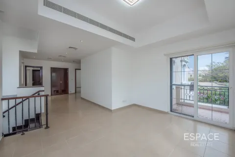 Снять в аренду виллу в Арабиан Ранчес, Дубай: 4 спальни, 361м², № 71369 - фото 6