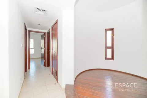 Снять в аренду виллу в Арабиан Ранчес, Дубай: 3 спальни, 283м², № 71352 - фото 6