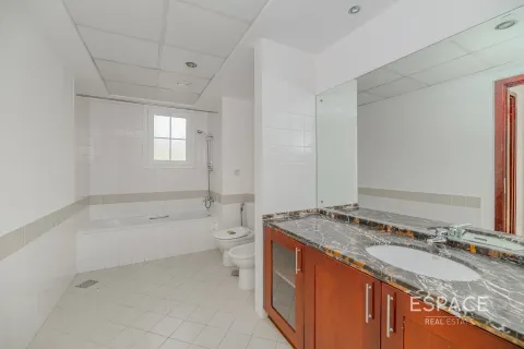 Снять в аренду виллу в Арабиан Ранчес, Дубай: 3 спальни, 283м², № 71352 - фото 12