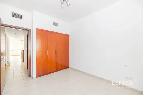 Снять в аренду виллу в Арабиан Ранчес, Дубай: 3 спальни, 283м², № 71352 - фото 14