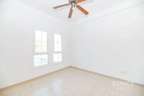 Снять в аренду виллу в Арабиан Ранчес, Дубай: 3 спальни, 283м², № 71352 - фото 8