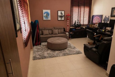 Villa in District 13, Jumeirah Village Circle, Dubai 3 bedrooms, 242.94 sq.m. № 136342 - photo 2