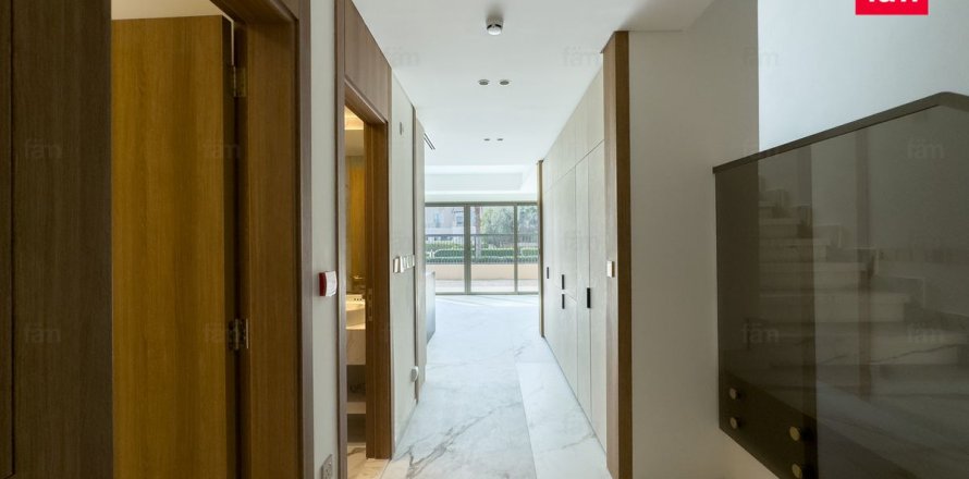 Villa in Dubai 3 bedrooms, 219.9 sq.m. № 40390